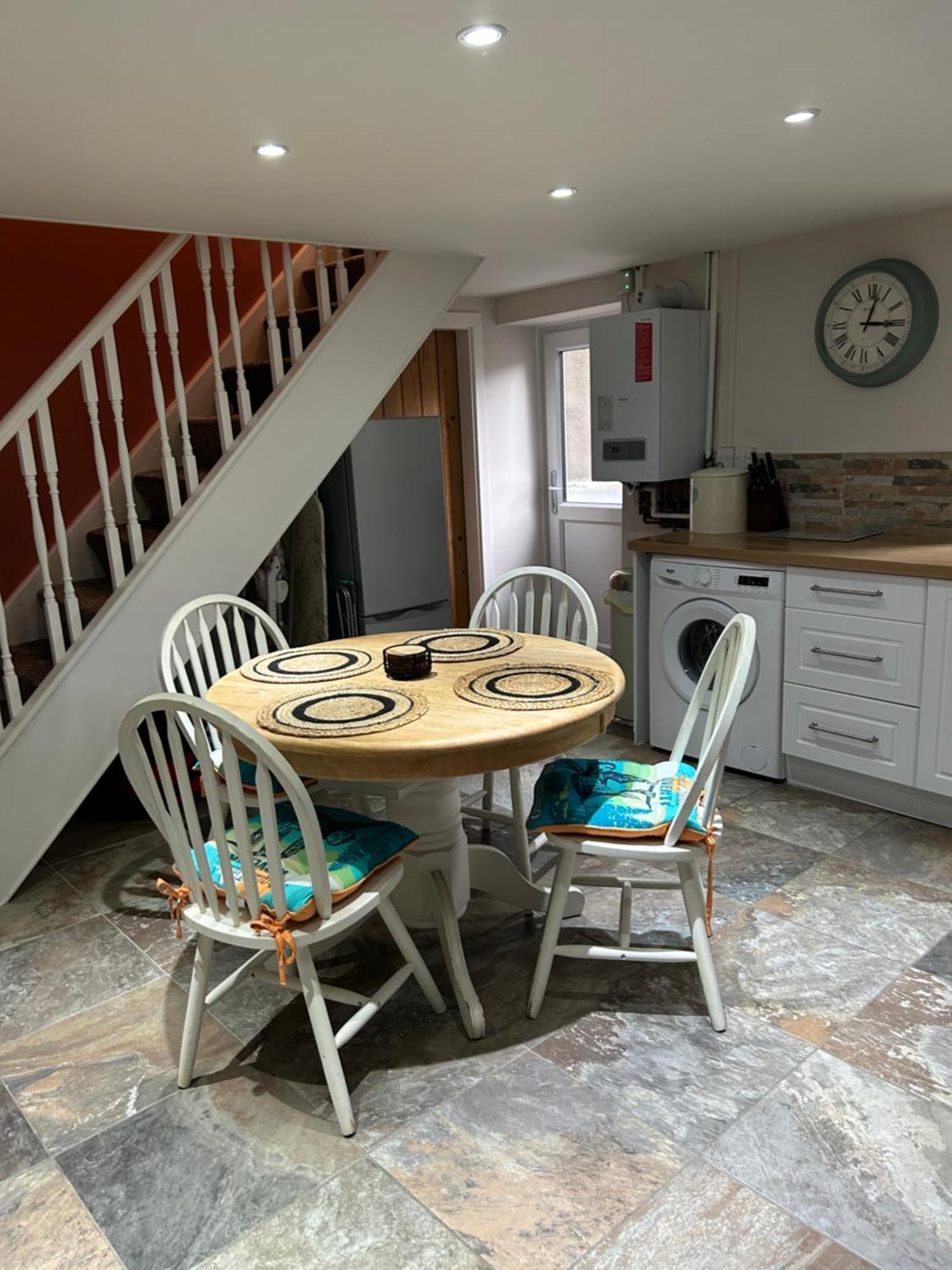 The Buxton Retreat A Luxurious 3-Storey Townhouse With Four Poster Bed And Double Jacuzzi Bath" Exterior foto