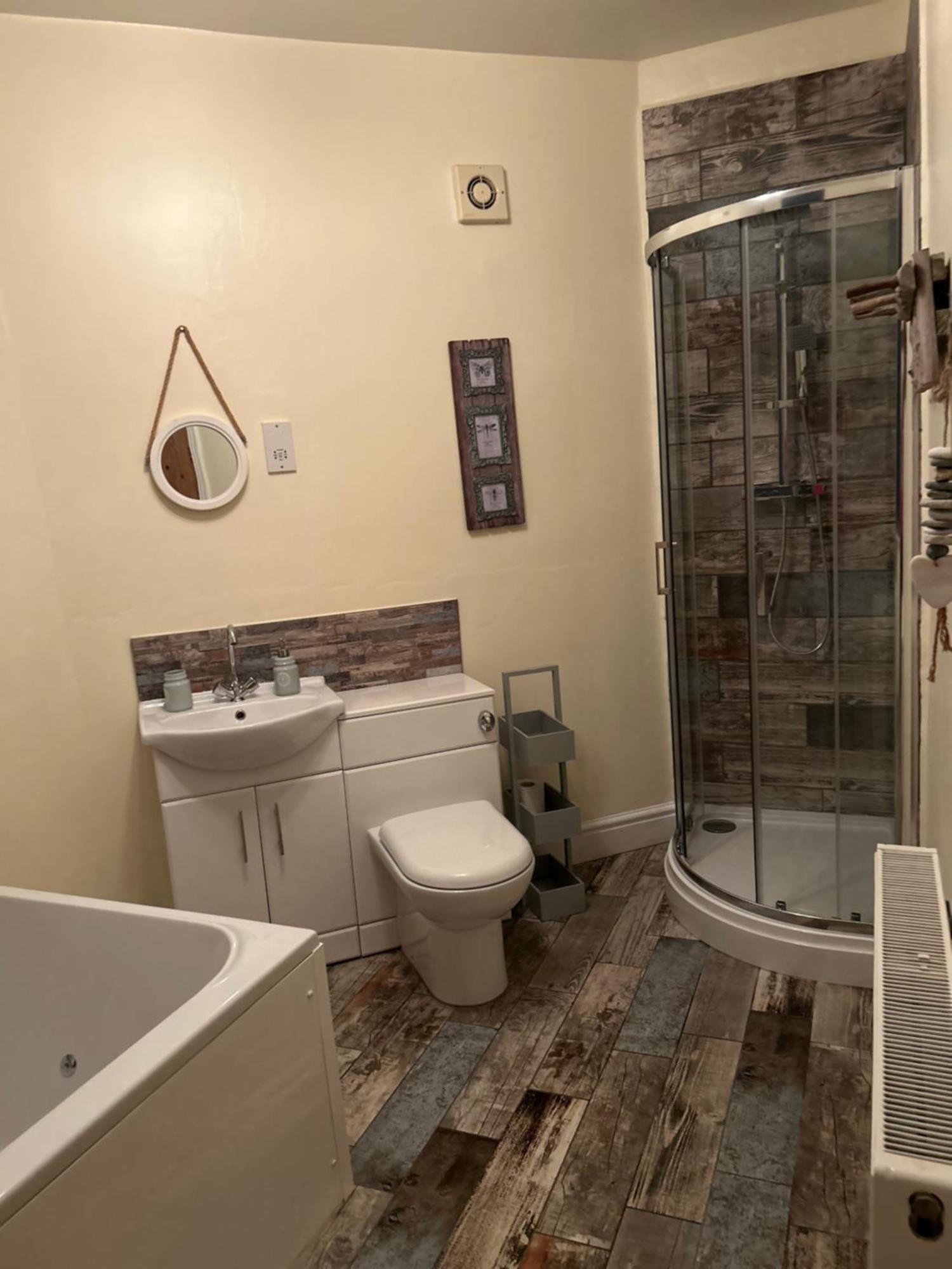 The Buxton Retreat A Luxurious 3-Storey Townhouse With Four Poster Bed And Double Jacuzzi Bath" Exterior foto